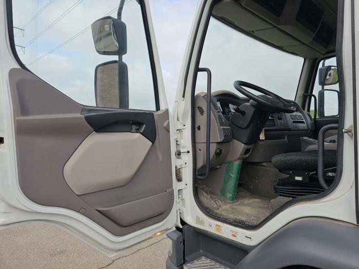 2025 Peterbilt 220-9