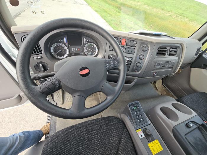2025 Peterbilt 220-13
