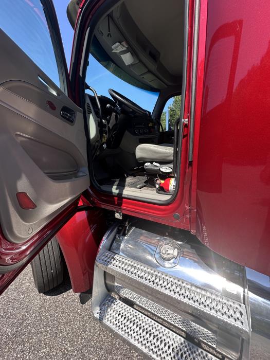 2022 Peterbilt 579-12