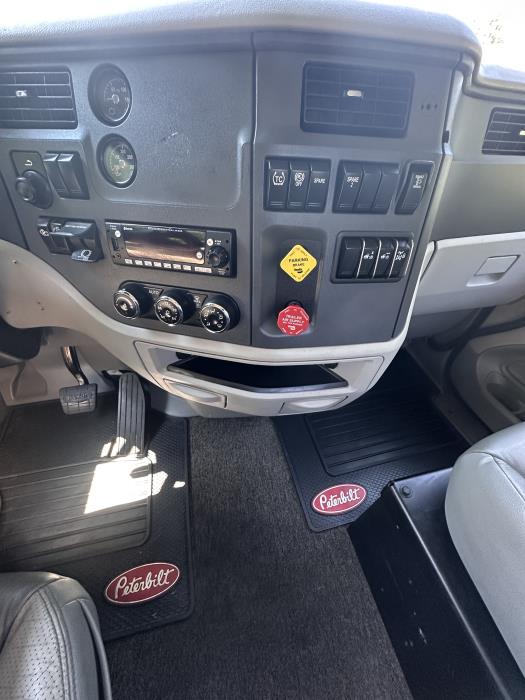 2022 Peterbilt 579-16