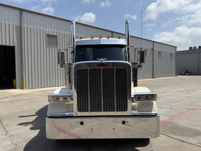 2026 Peterbilt 589-12