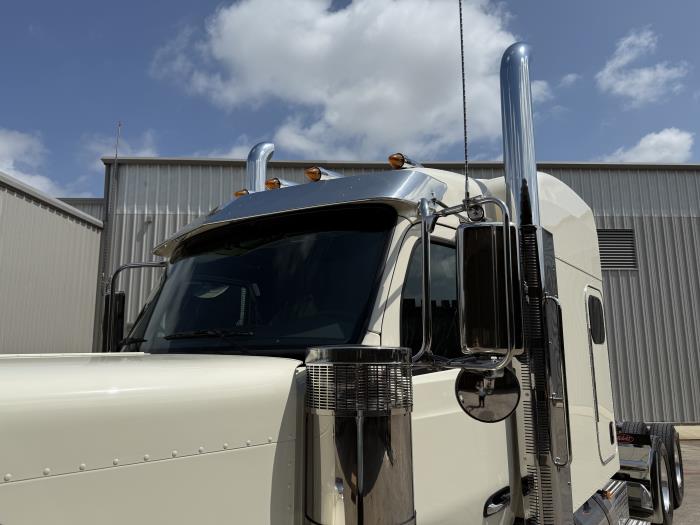 2026 Peterbilt 589-13