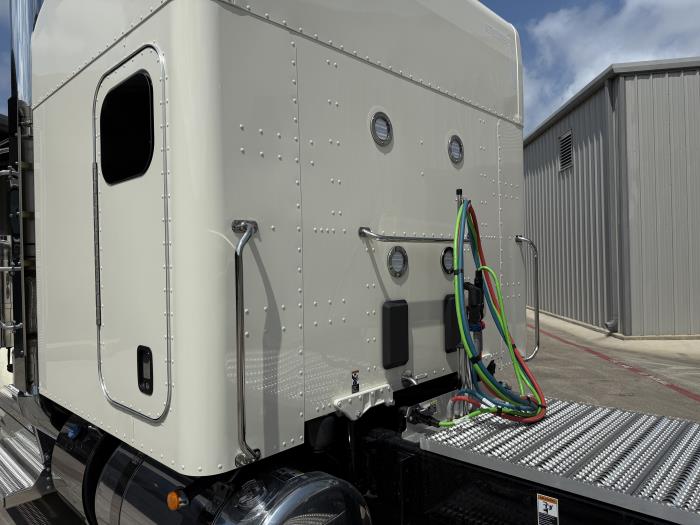 2026 Peterbilt 589-18