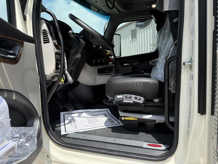 2026 Peterbilt 589-27