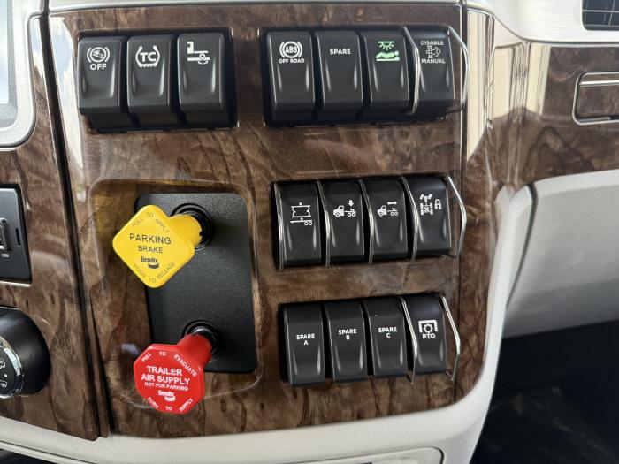 2026 Peterbilt 589-28