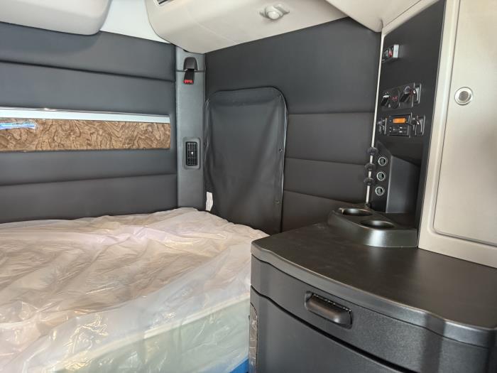 2026 Peterbilt 589-43