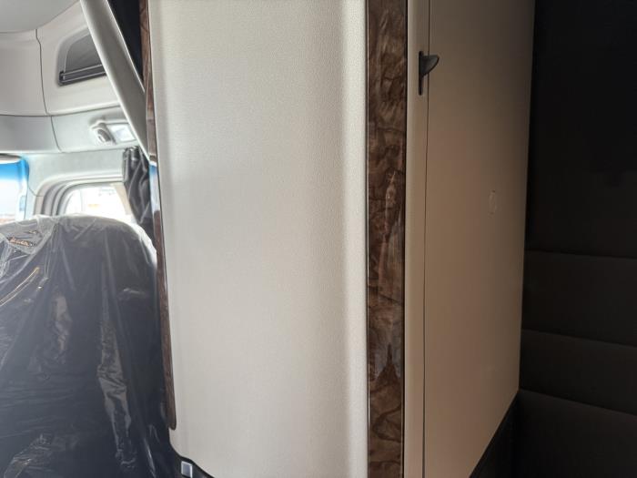 2026 Peterbilt 589-44