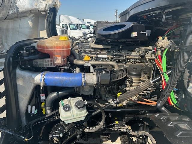 2021 Freightliner Cascadia-12