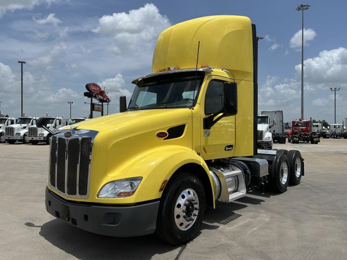 2021 Peterbilt 579 photo 2