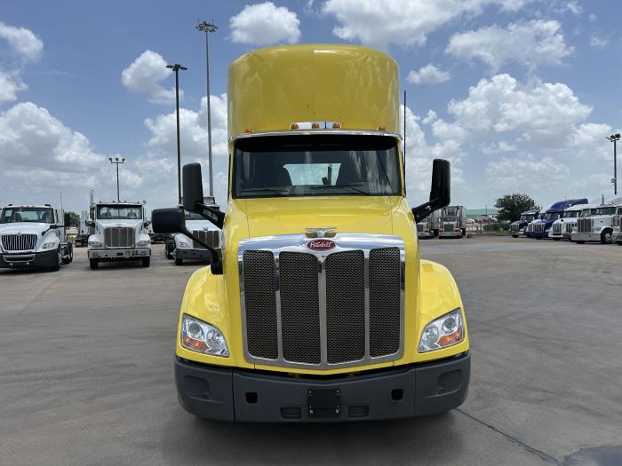 2021 Peterbilt 579-8
