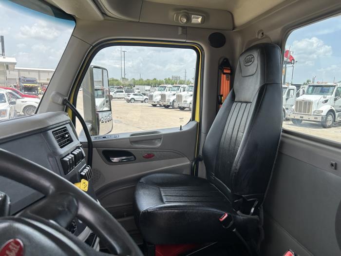 2021 Peterbilt 579-25