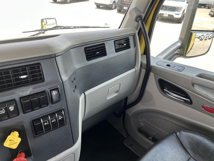 2021 Peterbilt 579-28