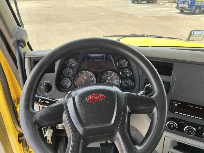 2021 Peterbilt 579-30