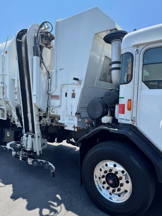 2022 Peterbilt 520-4