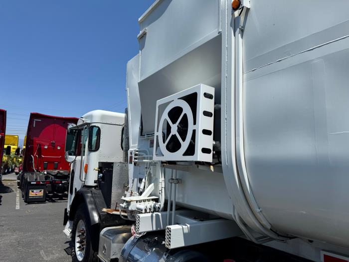 2022 Peterbilt 520-12