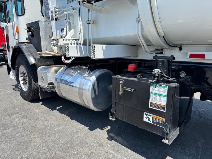 2022 Peterbilt 520-11