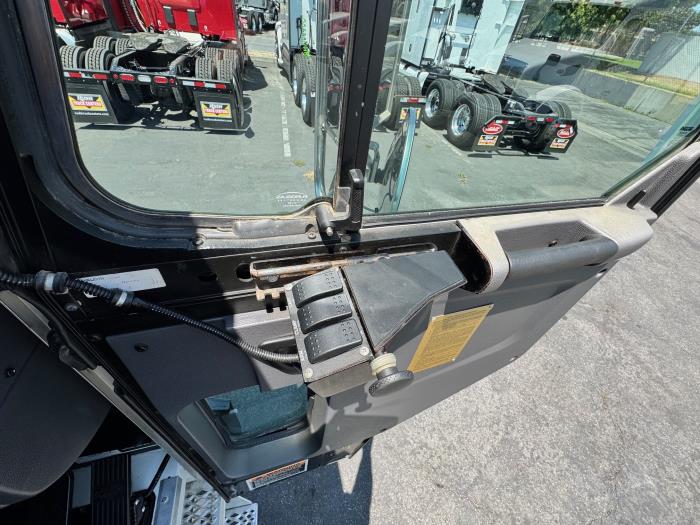 2022 Peterbilt 520-22
