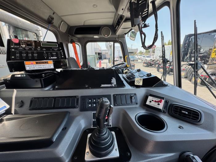 2022 Peterbilt 520-21