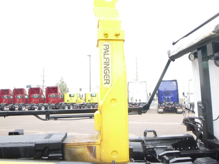 2018 Peterbilt 567-13