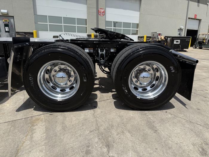2026 Peterbilt 589-18