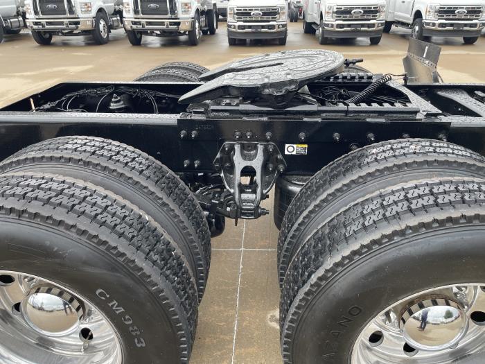 2022 Peterbilt 389-6