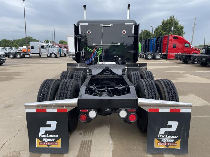 2022 Peterbilt 389-9