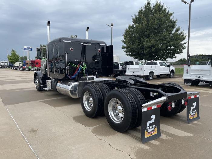2022 Peterbilt 389-10