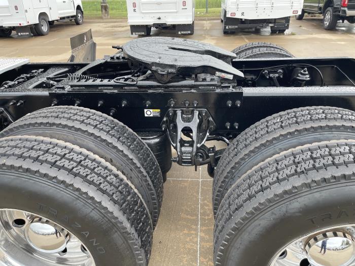2022 Peterbilt 389-11