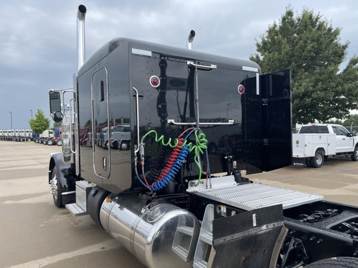 2022 Peterbilt 389-12