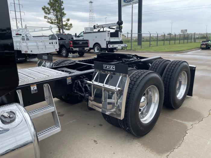 2022 Peterbilt 389-13