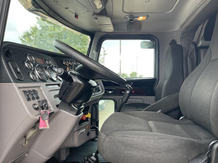 2022 Peterbilt 389-15