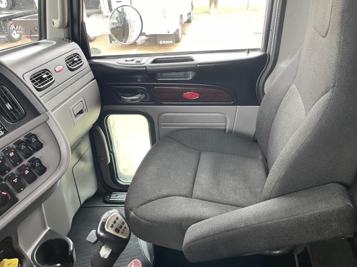 2022 Peterbilt 389-16