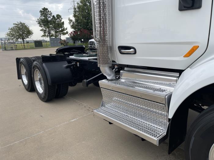 2020 Peterbilt 567-4