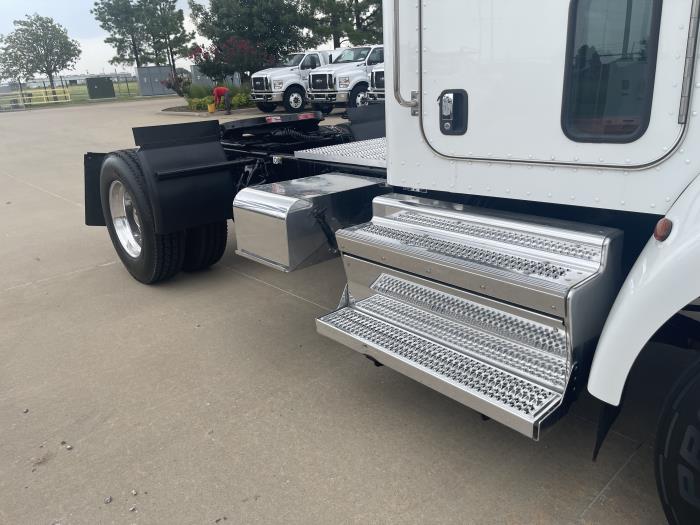 2019 Peterbilt 337-4