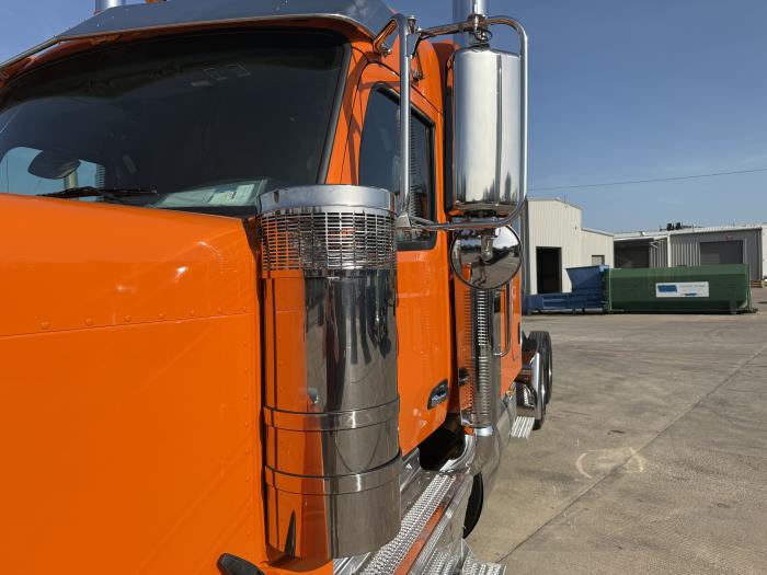 2026 Peterbilt 589-14