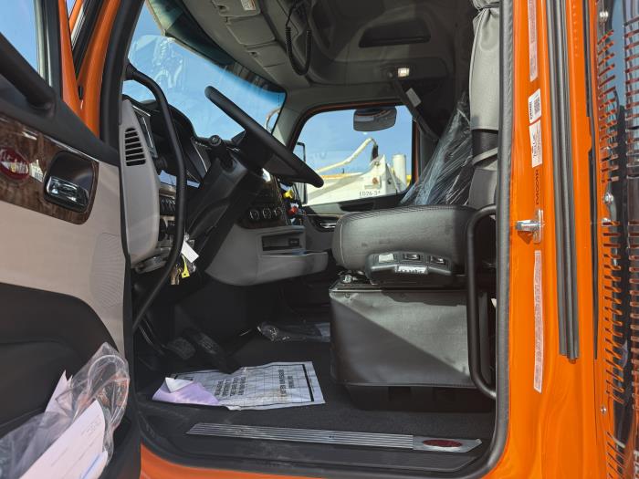 2026 Peterbilt 589-28