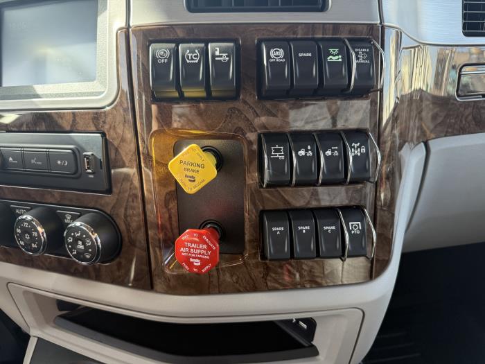 2026 Peterbilt 589-39