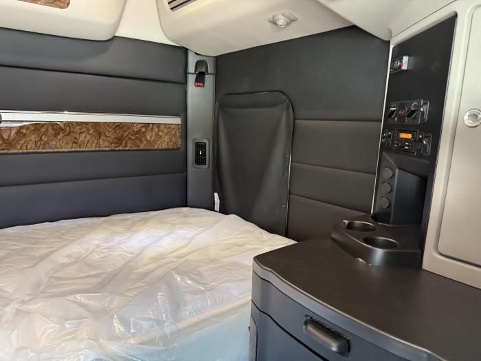 2026 Peterbilt 589-45