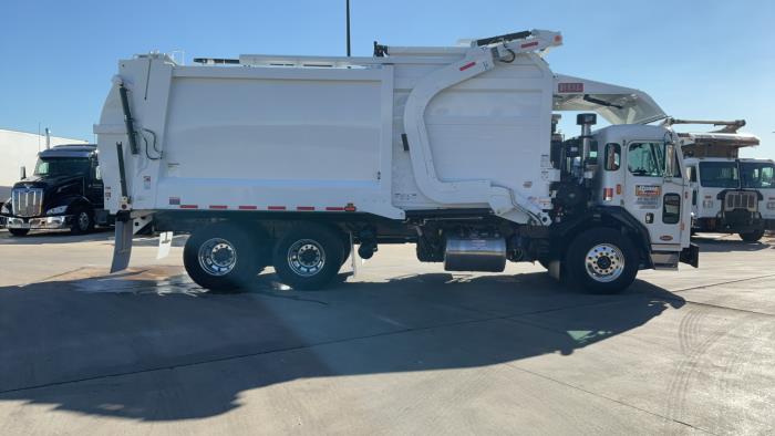 2025 Peterbilt 520-4