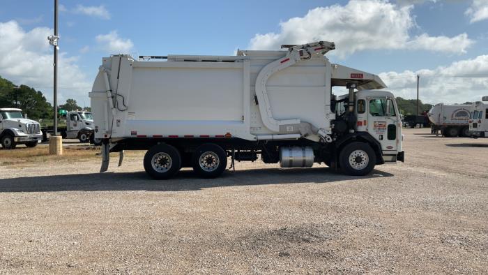 2024 Peterbilt 520-4