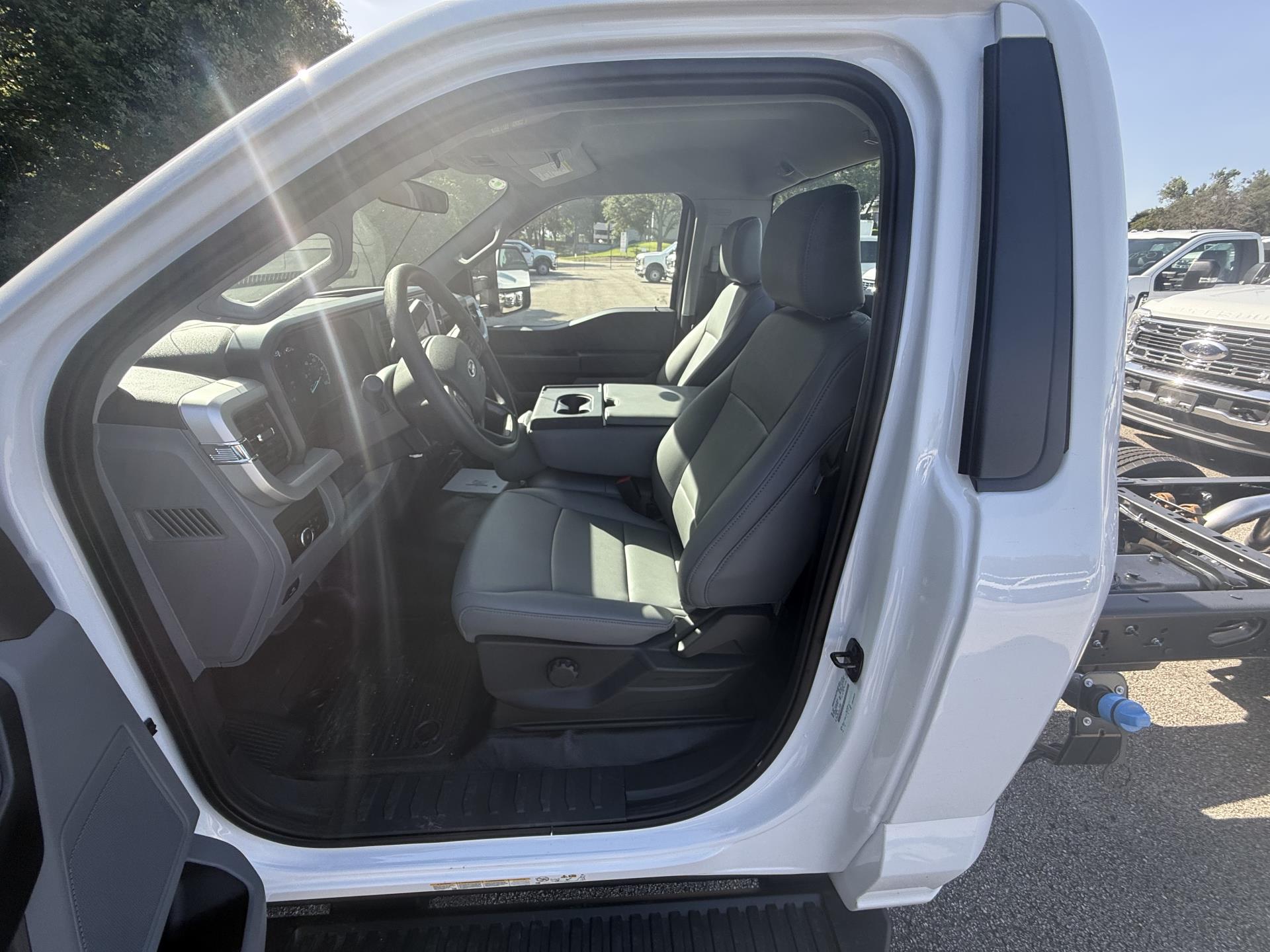 2025 Ford F-550 Regular Cab DRW 4x4 Cab Chassis for sale #1918968 - photo 10