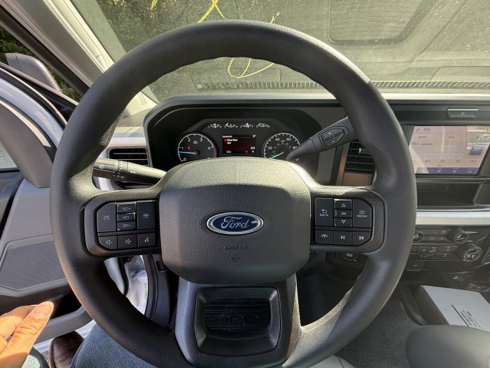 2025 Ford F-550-12