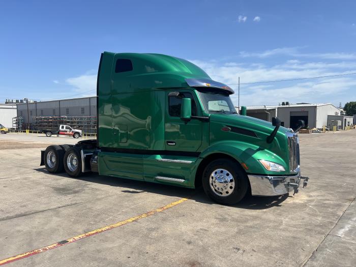 2023 Peterbilt 579-8