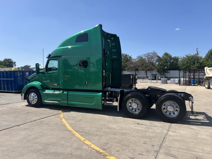 2023 Peterbilt 579-26