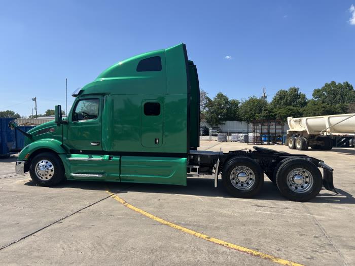 2023 Peterbilt 579-27