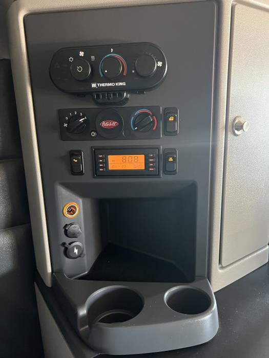 2023 Peterbilt 579-56
