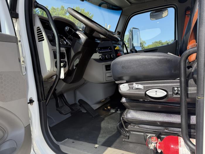 2020 Peterbilt 567-33