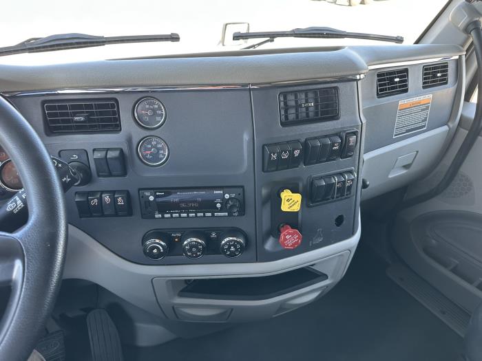 2022 Peterbilt 579-13