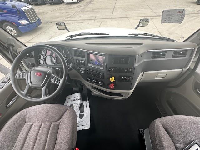 2022 Peterbilt 579-4