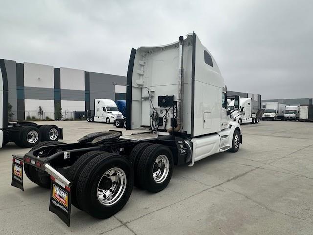 2022 Peterbilt 579-8